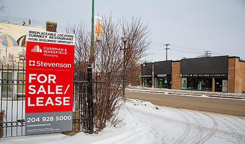 MIKE DEAL / WINNIPEG FREE PRESS
Various signs of many of the retail locations in Osborne Village that are either closed or only open for curb-side pick-up. 
See Temur Durrani story
210122 - Friday, January 22, 2021.