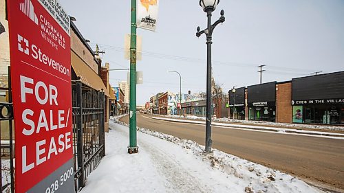 MIKE DEAL / WINNIPEG FREE PRESS
Various signs of many of the retail locations in Osborne Village that are either closed or only open for curb-side pick-up. 
See Temur Durrani story
210122 - Friday, January 22, 2021.