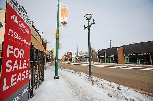 MIKE DEAL / WINNIPEG FREE PRESS
Various signs of many of the retail locations in Osborne Village that are either closed or only open for curb-side pick-up. 
See Temur Durrani story
210122 - Friday, January 22, 2021.