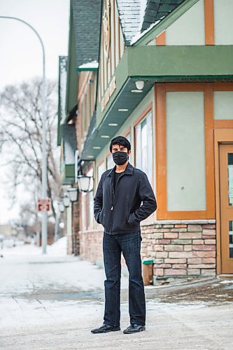 MIKAELA MACKENZIE / WINNIPEG FREE PRESS

Jon Singh, owner of the Green Brier Inn, poses for a portrait at the business in Winnipeg on Friday, Jan. 22, 2021. For Kevin story.

Winnipeg Free Press 2021