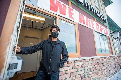 MIKAELA MACKENZIE / WINNIPEG FREE PRESS

Jon Singh, owner of the Green Brier Inn, poses for a portrait at the business in Winnipeg on Friday, Jan. 22, 2021. For Kevin story.

Winnipeg Free Press 2021