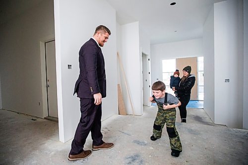 MIKAELA MACKENZIE / WINNIPEG FREE PRESS

Bombers linebacker Adam Bighill (left) and his family, AJ (five), Beau (one), and Kristina, check out the new home they're building in Bridgwater in Winnipeg on Friday, Jan. 22, 2021. For Jason Bell story.

Winnipeg Free Press 2021