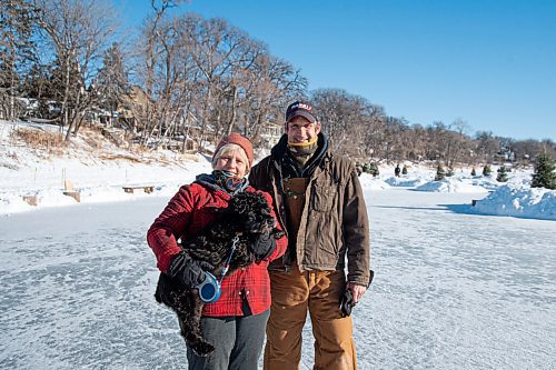 MIKE SUDOMA / WINNIPEG FREE PRESS
Rob Dorbolo, Marlies Dyck and their pup Milo hangout on the Assiniboine River trail Sunday morning. 
January 24, 2021