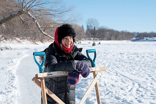 MIKE SUDOMA / WINNIPEG FREE PRESS
Beverlys Findlay smiles as she talks about clearing the ice with her makeshift shovel Sunday morning.
January 24, 2021