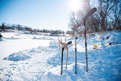 MIKE SUDOMA / WINNIPEG FREE PRESS
Hockey stick jut out of a snow bank alongside a home made rink on the Assiniboine River trail Sunday
January 24, 2021