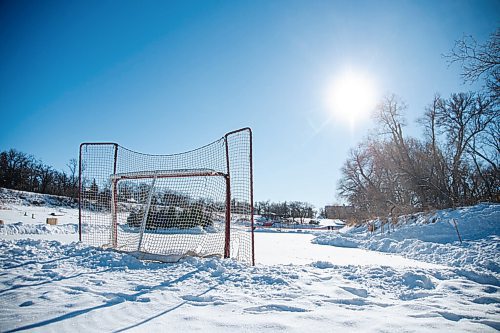 MIKE SUDOMA / WINNIPEG FREE PRESS
A hockey net basks in the chilly January sun Sunday afternoon
January 24, 2021