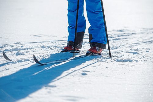 MIKE SUDOMA / WINNIPEG FREE PRESS
Pamela Friedrich cross country skis along the community made Assiniboine River trail Sunday afternoon
January 24, 2021