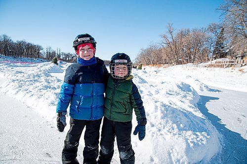 MIKE SUDOMA / WINNIPEG FREE PRESS
(Left to right) Bothers, Ellis and Jude Parker on the Assiniboine River trail Sunday
January 24, 2021