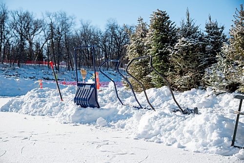 MIKE SUDOMA / WINNIPEG FREE PRESS
Shovels sit in a snowbank for anyone who wants to help clear the Assiniboine River trail Sunday
January 24, 2021