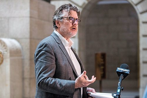 MIKAELA MACKENZIE / WINNIPEG FREE PRESS

Liberal leader Dougald Lamont speaks to the media at the Manitoba Legislative Building in Winnipeg on Monday, Jan. 25, 2021. For Larry story.

Winnipeg Free Press 2021