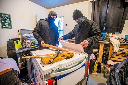 MIKAELA MACKENZIE / WINNIPEG FREE PRESS

Anthony (left) and Ron Thierault make a quick fix to their washing machine zamboni in the garage before taking it out onto the Seine River in Winnipeg on Monday, Jan. 25, 2021. For JS story.

Winnipeg Free Press 2021