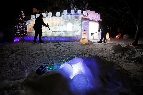 JOHN WOODS / WINNIPEG FREE PRESS
David Robinson, right, and his son Stephen have built a 40 by 8 foot ice castle in their North Kildonan front yard in Winnipeg Monday, January 25, 2021. 

Reporter: ?