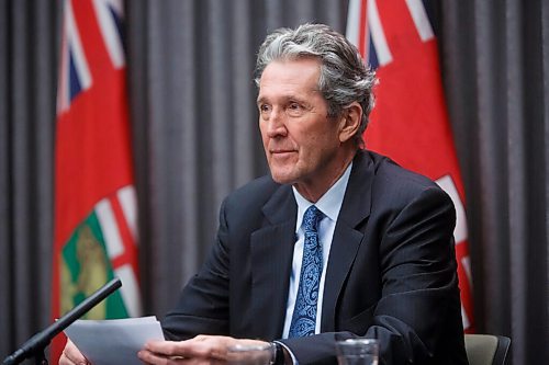 MIKE DEAL / WINNIPEG FREE PRESS
Premier Brian Pallister announces that the Manitoba government is amending public health orders to put formal restrictions on interprovincial travel to protect Manitobans from COVID-19 and to help prevent importation of possible variants to COVID-19.
Now anyone entering Manitoba from anywhere in Canada will be required to self-isolate for 14 days. This includes those entering from northern and Western Canada, and from west of Terrace Bay in Ontario, which under previous health orders did not require self-isolation.
210126 - Tuesday, January 26, 2021.