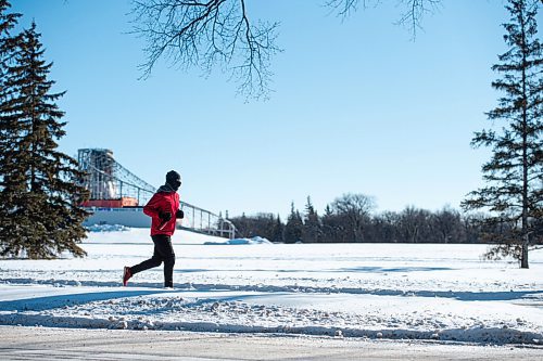 MIKE SUDOMA / WINNIPEG FREE PRESS
Avid runner, Cameron Neufeld, takes his daily jog around Assiniboine Park, despite the frigid Tuesday afternoon temperatures.
January 26, 2021
