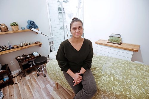 JOHN WOODS / WINNIPEG FREE PRESS
Harman Kaur, co-owner of Spa Botanica, is photographed at the spa in Winnipeg Wednesday, January 27, 2021. Spa Botanical has had a terrible year because of the pandemic and Kaur is concerned that new regulations and operations costs will be difficult for them.

Reporter: Durrani