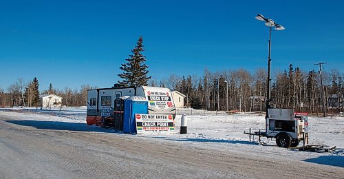 MIKE DEAL / WINNIPEG FREE PRESS
COVID-19 checkstops on the roads into Peguis FN only allowing residents and essential workers in.
210127 - Wednesday, January 27, 2021.