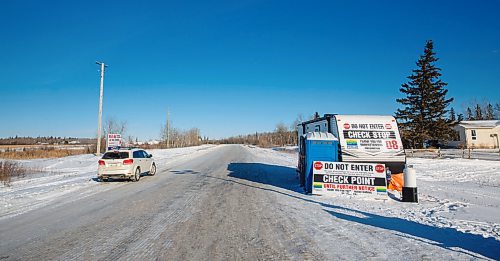 MIKE DEAL / WINNIPEG FREE PRESS
COVID-19 checkstops on the roads into Peguis FN only allowing residents and essential workers in.
210127 - Wednesday, January 27, 2021.