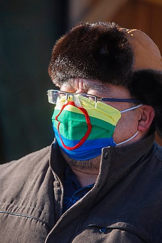 MIKE DEAL / WINNIPEG FREE PRESS
Chief Glen Hudson at the sacred fire which is close to the Peguis Community Hall on the First Nation.
210127 - Wednesday, January 27, 2021.