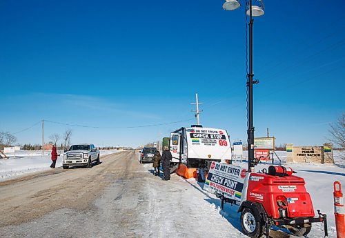 MIKE DEAL / WINNIPEG FREE PRESS
COVID-19 checkstops on the roads into Peguis FN only allowing residents and essential workers in.
210127 - Wednesday, January 27, 2021.