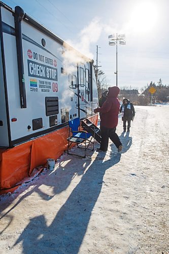 MIKE DEAL / WINNIPEG FREE PRESS
COVID-19 checkstops on the roads into Peguis FN only allowing residents and essential workers in.
210127 - Wednesday, January 27, 2021.