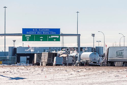 MIKAELA MACKENZIE / WINNIPEG FREE PRESS

Trucks line up at the border crossing in Emerson, Manitoba on Wednesday, Jan. 27, 2021. For JS story.

Winnipeg Free Press 2021