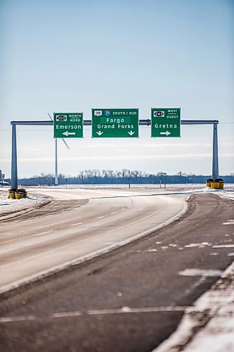 MIKAELA MACKENZIE / WINNIPEG FREE PRESS

The highway leading up to the border crossing in Emerson, Manitoba on Wednesday, Jan. 27, 2021. For JS story.

Winnipeg Free Press 2021