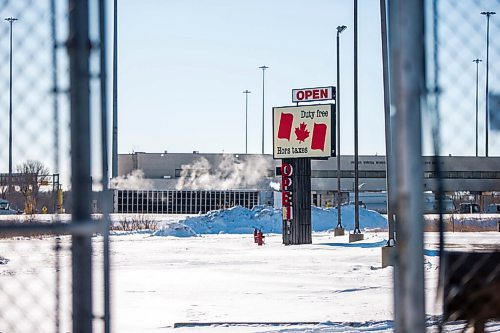 MIKAELA MACKENZIE / WINNIPEG FREE PRESS

The duty free shop at the border in Emerson, Manitoba on Wednesday, Jan. 27, 2021. For JS story.

Winnipeg Free Press 2021