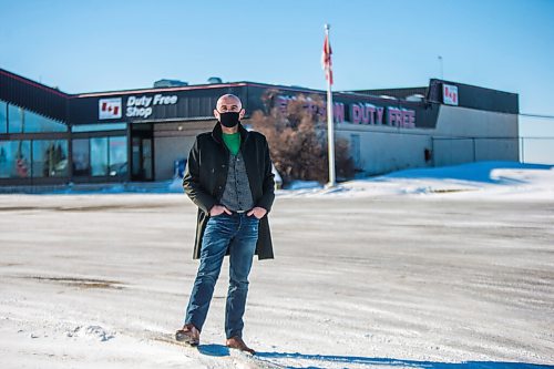 MIKAELA MACKENZIE / WINNIPEG FREE PRESS

Simon Resch, owner of the duty free shop, poses for a portrait at the store at the border in Emerson, Manitoba on Wednesday, Jan. 27, 2021. For JS story.

Winnipeg Free Press 2021