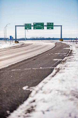 MIKAELA MACKENZIE / WINNIPEG FREE PRESS

The highway leading up to the border crossing in Emerson, Manitoba on Wednesday, Jan. 27, 2021. For JS story.

Winnipeg Free Press 2021