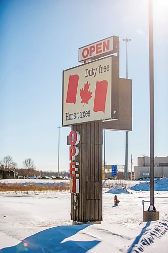 MIKAELA MACKENZIE / WINNIPEG FREE PRESS

The duty free shop at the border in Emerson, Manitoba on Wednesday, Jan. 27, 2021. For JS story.

Winnipeg Free Press 2021