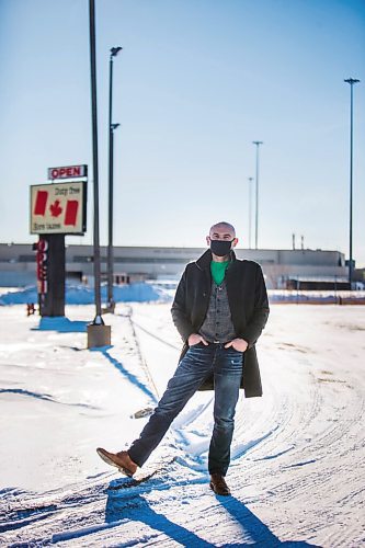 MIKAELA MACKENZIE / WINNIPEG FREE PRESS

Simon Resch, owner of the duty free shop, poses for a portrait at the store at the border in Emerson, Manitoba on Wednesday, Jan. 27, 2021. For JS story.

Winnipeg Free Press 2021