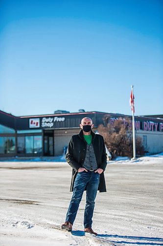 MIKAELA MACKENZIE / WINNIPEG FREE PRESS

Simon Resch, owner of the duty free shop, poses for a portrait at the store at the border in Emerson, Manitoba on Wednesday, Jan. 27, 2021. For JS story.

Winnipeg Free Press 2021