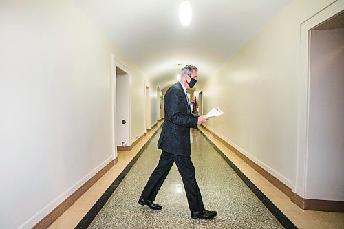 MIKAELA MACKENZIE / WINNIPEG FREE PRESS

Premier Brian Pallister walks in to give a flood protection update at the Manitoba Legislative Building in Winnipeg on Thursday, Jan. 28, 2021. For --- story.

Winnipeg Free Press 2021