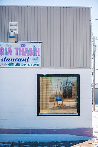 MIKAELA MACKENZIE / WINNIPEG FREE PRESS

A closed sign on the Pho Gia Thanh restaurant in Emerson, Manitoba on Wednesday, Jan. 27, 2021. For JS story.

Winnipeg Free Press 2021