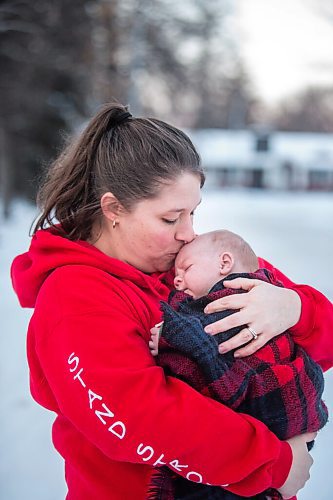 MIKAELA MACKENZIE / WINNIPEG FREE PRESS

Katie German and her one-month-old baby, Jasper Wiess, pose for a portrait in Winnipeg on Thursday, Jan. 28, 2021. For Jen Zoratti story.

Winnipeg Free Press 2021