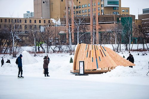 MIKAELA MACKENZIE / WINNIPEG FREE PRESS

Folks look at the Benesii warming hut at The Forks in Winnipeg on Friday, Jan. 29, 2021. For Al Small story.

Winnipeg Free Press 2021