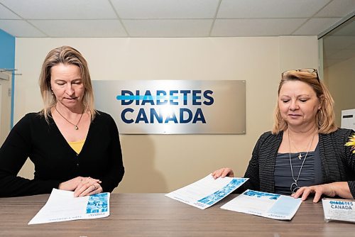JESSE BOILY  / WINNIPEG FREE PRESS
Andrea Kwasnicki, right, regional director for the local chapter of Diabetes Canada, and Barb Chaput, a volunteer, look over some educational papers at the Diabetes Canada: Manitoba office on Friday. Friday, Jan. 29, 2021.
Reporter: Aaron Epp