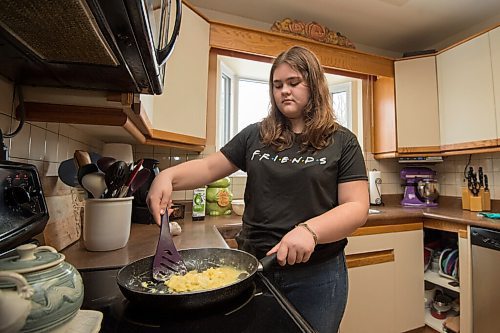 Mike Sudoma / Winnipeg Free Press
12 year old, Charlotte Jurkowski, has been using the code red lockdown to brush up on her cooking skills as she cooks up some breakfast for her family Friday morning.
January 29, 2021