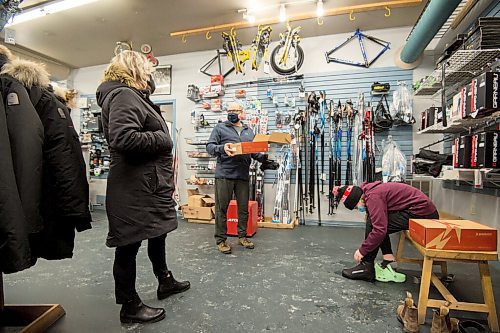 Mike Sudoma / Winnipeg Free Press
Olympia Cycle and Ski owner, Brian Burke helps Karlee Bird and her mother Janice Heritage with a ski boot fitting Friday afternoon. Janice and her two daughters came in all the way from Elkhorn, Manitoba as their local ski shop is fully sold out of ski supplies.
January 29, 2021