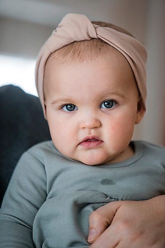 MIKAELA MACKENZIE / WINNIPEG FREE PRESS

Jordan Cieciwa, Tess Klachefsky, and their baby, Betty, pose for a portrait in their home in Winnipeg on Friday, Jan. 29, 2021. For Jen Zoratti story.

Winnipeg Free Press 2021