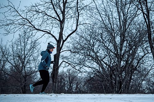 MIKE SUDOMA / WINNIPEG FREE PRESS
Mel Marginet makes her way along a bike path as she goes for an evening run Friday.
January 29, 2021