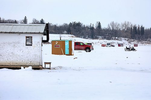 RUTH BONNEVILLE / WINNIPEG FREE PRESS 

Local - Ice Fishing at Lockport

Ice Fishing shacks are set up along the Red River.




Feb 01, 2021