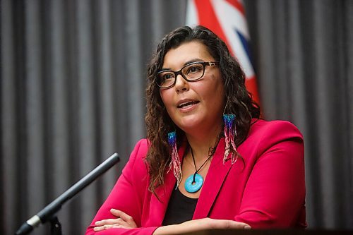 MIKE DEAL / WINNIPEG FREE PRESS
Dr. Marcia Anderson, vice dean, Indigenous Health and public health lead for the Manitoba First Nation Pandemic Response and Co-ordination Team during an announcement of the vaccination plans that have been made to protect First Nations people from across the province from COVID-19.
210201 - Monday, February 01, 2021.