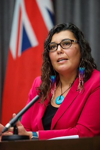 MIKE DEAL / WINNIPEG FREE PRESS
Dr. Marcia Anderson, vice dean, Indigenous Health and public health lead for the Manitoba First Nation Pandemic Response and Co-ordination Team during an announcement of the vaccination plans that have been made to protect First Nations people from across the province from COVID-19.
210201 - Monday, February 01, 2021.