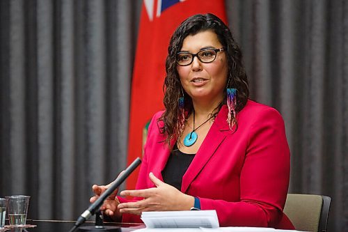 MIKE DEAL / WINNIPEG FREE PRESS
Dr. Marcia Anderson, vice dean, Indigenous Health and public health lead for the Manitoba First Nation Pandemic Response and Co-ordination Team during an announcement of the vaccination plans that have been made to protect First Nations people from across the province from COVID-19.
210201 - Monday, February 01, 2021.