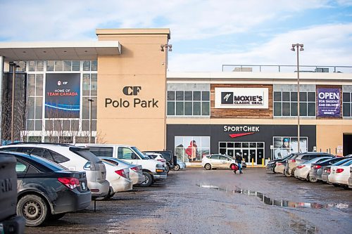 MIKAELA MACKENZIE / WINNIPEG FREE PRESS

Cars in the parking lot at Polo Park mall in Winnipeg on Tuesday, Feb. 2, 2021. For Temur story.

Winnipeg Free Press 2021