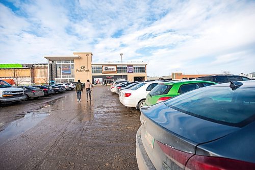 MIKAELA MACKENZIE / WINNIPEG FREE PRESS

Cars in the parking lot at Polo Park mall in Winnipeg on Tuesday, Feb. 2, 2021. For Temur story.

Winnipeg Free Press 2021