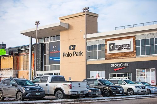 MIKAELA MACKENZIE / WINNIPEG FREE PRESS

Cars in the parking lot at Polo Park mall in Winnipeg on Tuesday, Feb. 2, 2021. For Temur story.

Winnipeg Free Press 2021