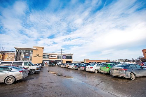 MIKAELA MACKENZIE / WINNIPEG FREE PRESS

Cars in the parking lot at Polo Park mall in Winnipeg on Tuesday, Feb. 2, 2021. For Temur story.

Winnipeg Free Press 2021