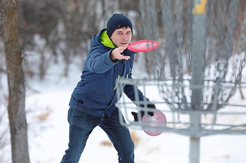 RUTH BONNEVILLE / WINNIPEG FREE PRESS 

ENT Health Column - Disc Golf 

Aaron Cohen, an avid ultimate frisbee player, spent last spring/summer/fall shifting to disc golf (another disc sport) as he didn't feel safe playing ultimate with so many people.

Photos of Aaron practicing throwing discs at a cage at Happyland Park disc golf course   Tuesday.

Description:
Column is about how people have pivoted when it comes to passions and hobbies during the pandemic.

See Sabrina's Health column. 


Feb 02, 2021



